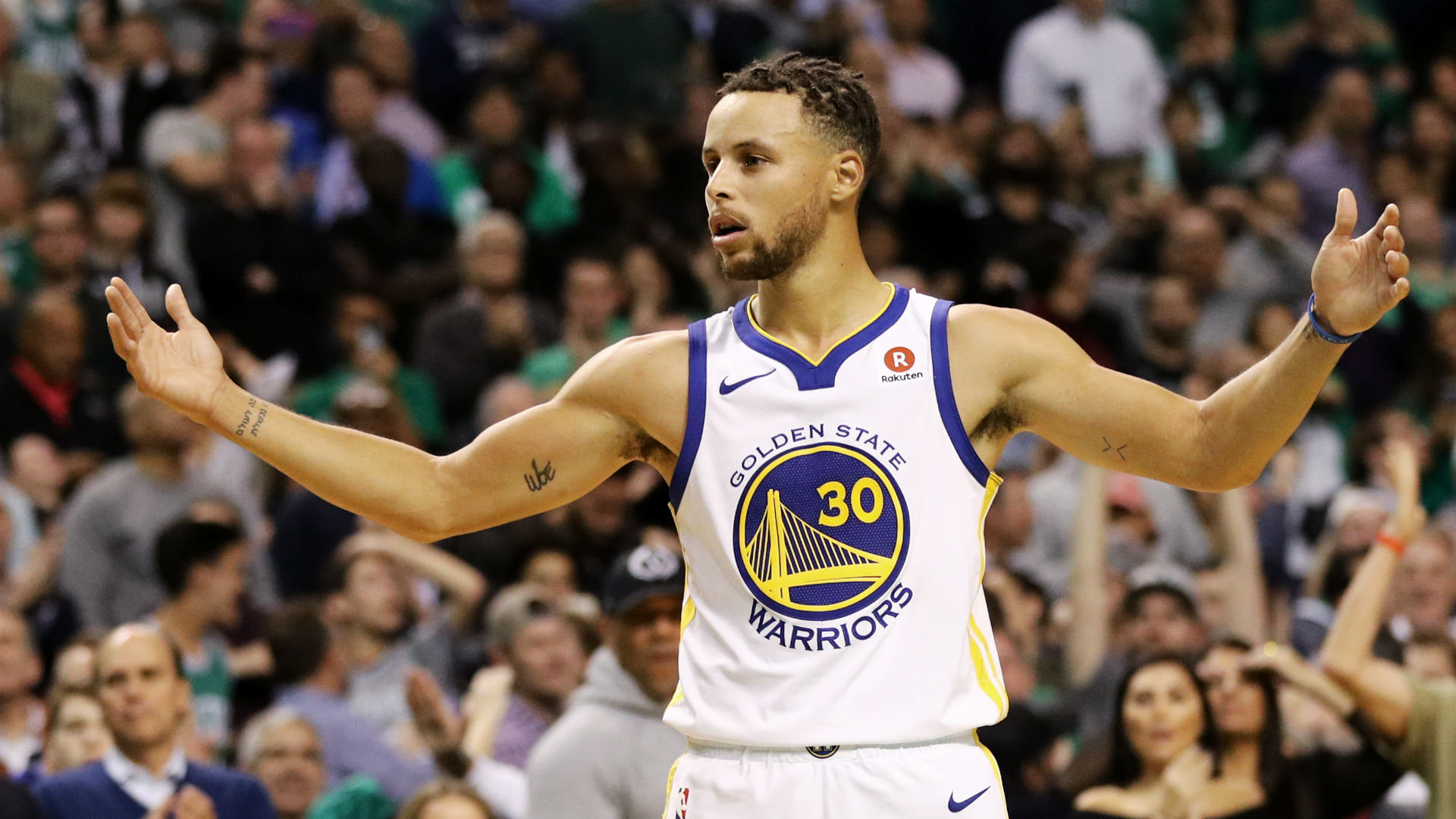 Stephen Curry is facing another spell on the sidelines after suffering a knee injury.
