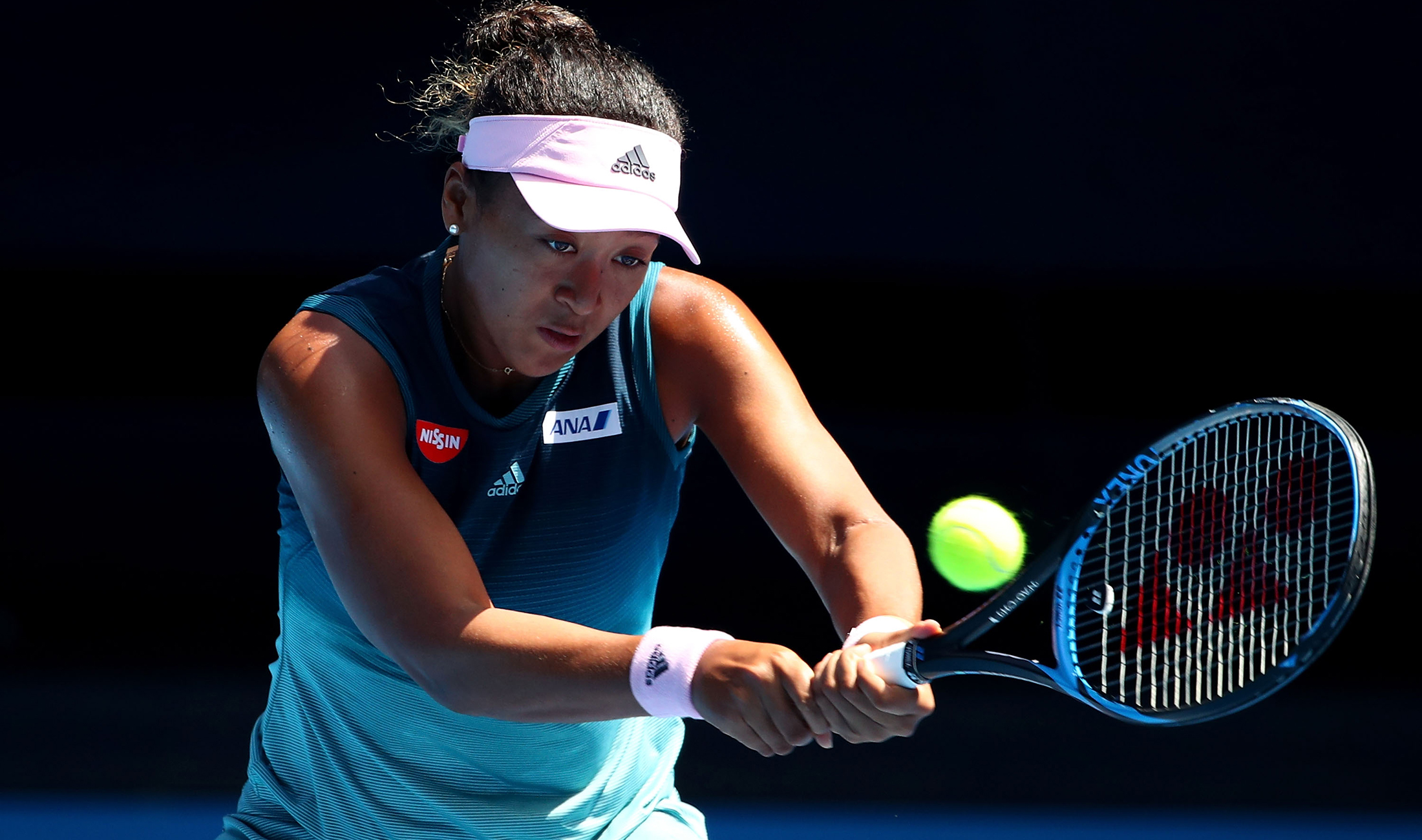 US Open champion Naomi Osaka eased past Elina Svitolina in the Australian Open quarter-finals.