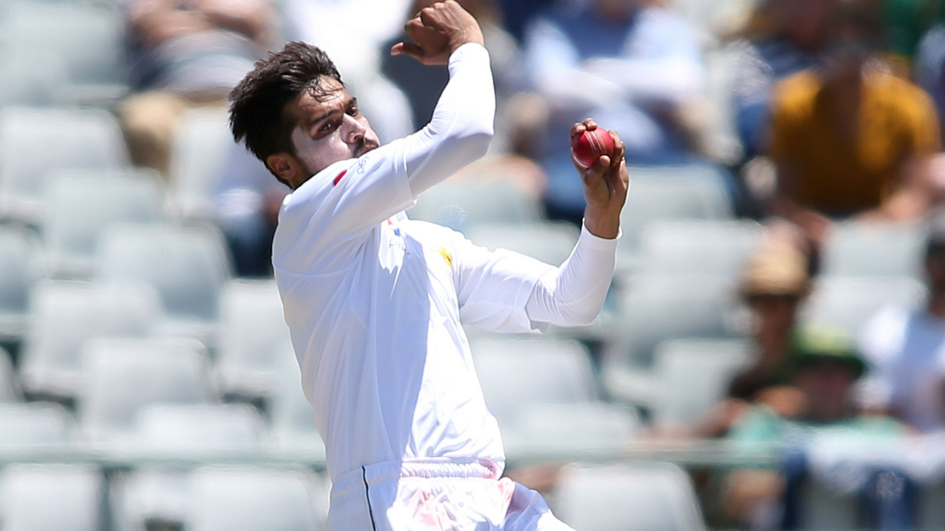 South Africa appeared to be in a commanding position, but Pakistan launched a fightback that pleased Mohammad Amir.