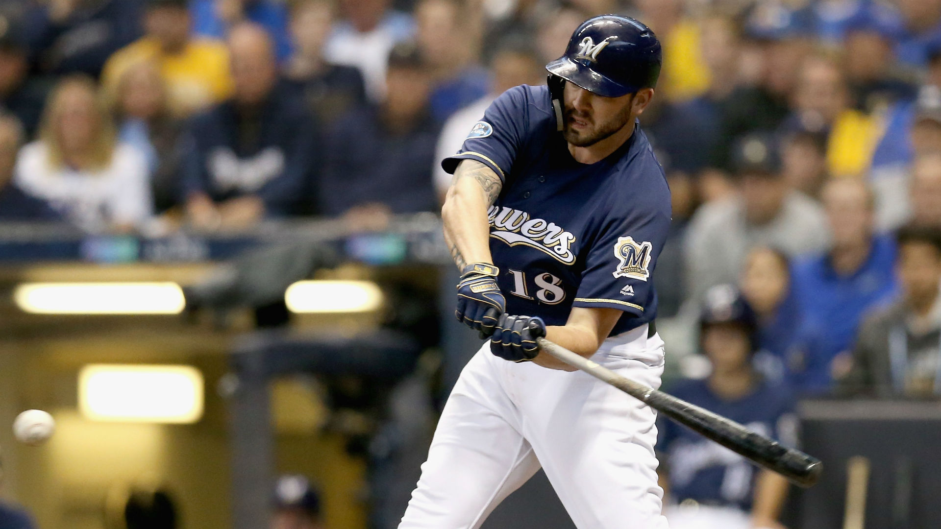 Moustakas began last season with the Royals but was sent to the Brewers at the trade deadline in exchange for two minor leaguers.