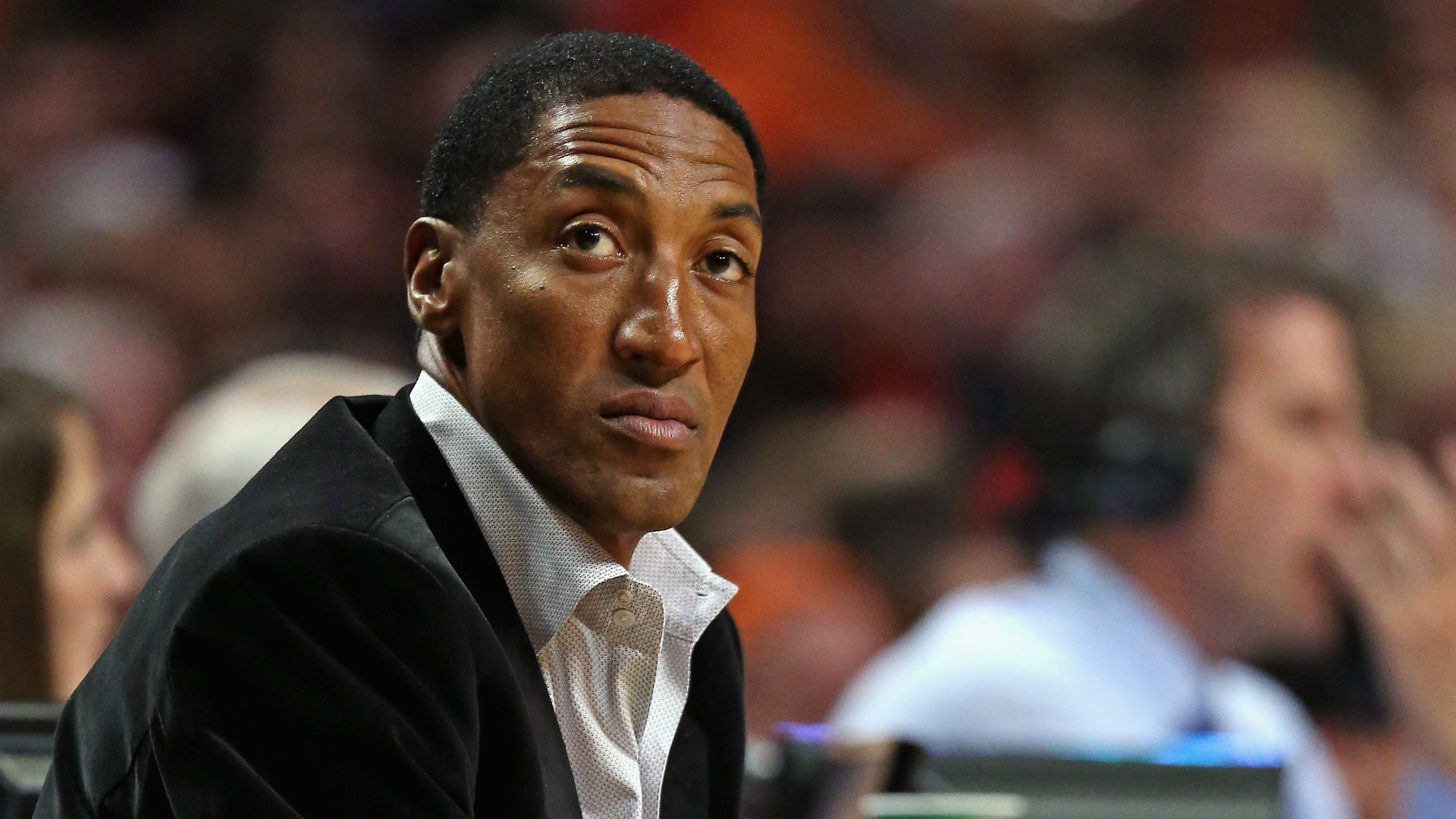 Scottie Pippen accused LeBron James of not being willing to have the ball in the hands when the Lakers need him to step up.