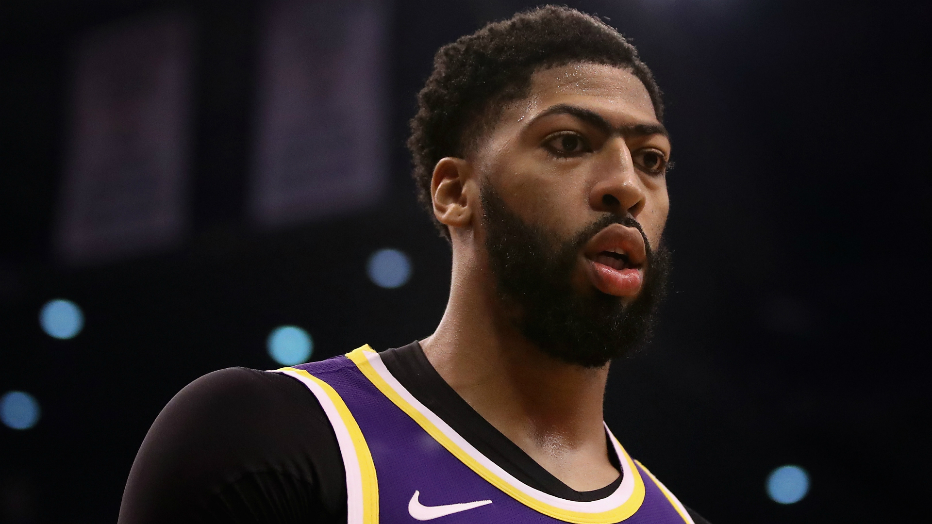 After sitting out Wednesday's game due to shoulder and rib soreness, Anthony Davis is set to face the Sacramento Kings.