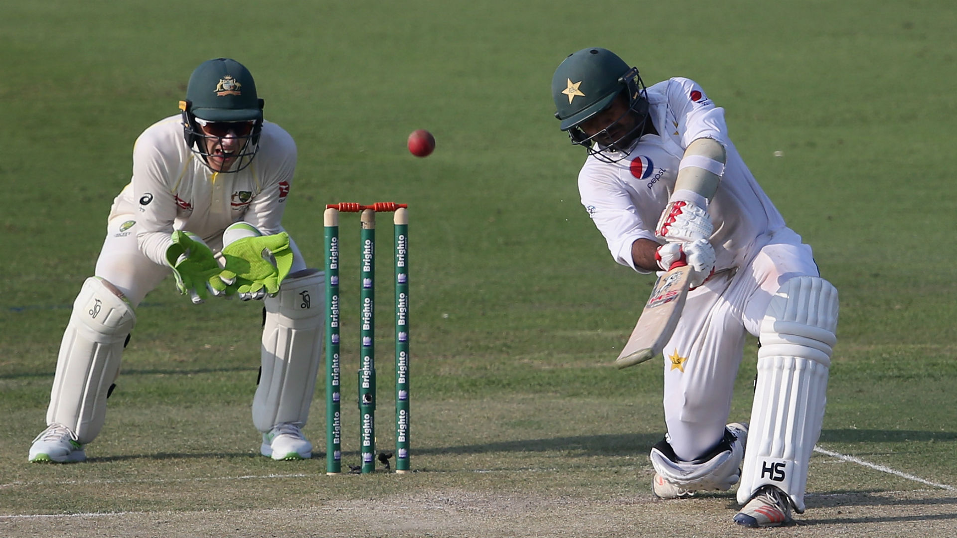 Nathan Lyon made a flying start to the second Test, but Pakistan recovered to gain a real foothold against Australia.