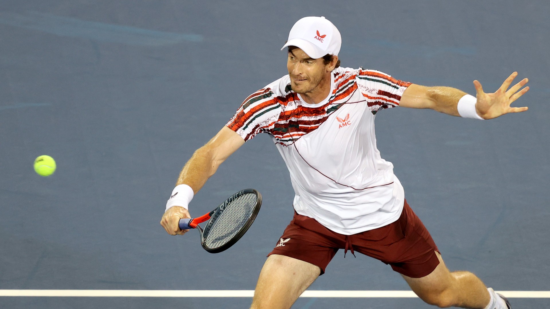 Andy Murray was impressive in his first singles match since Wimbledon, winning in straight sets in Cincinnati.