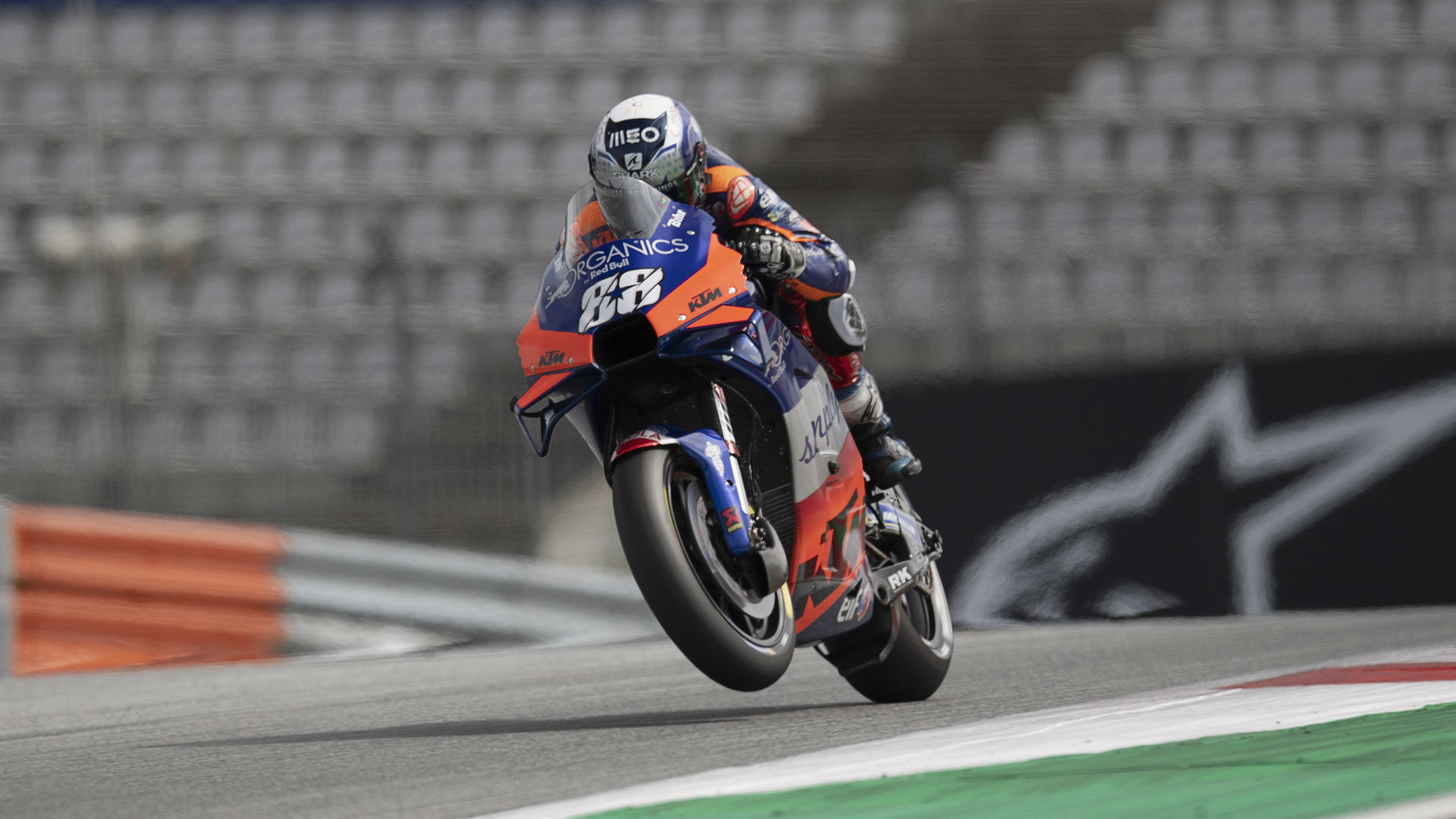 While new world champion Joan Mir struggled in qualifying, leaving him in 20th place, Miguel Oliveira claimed pole in the Algarve.