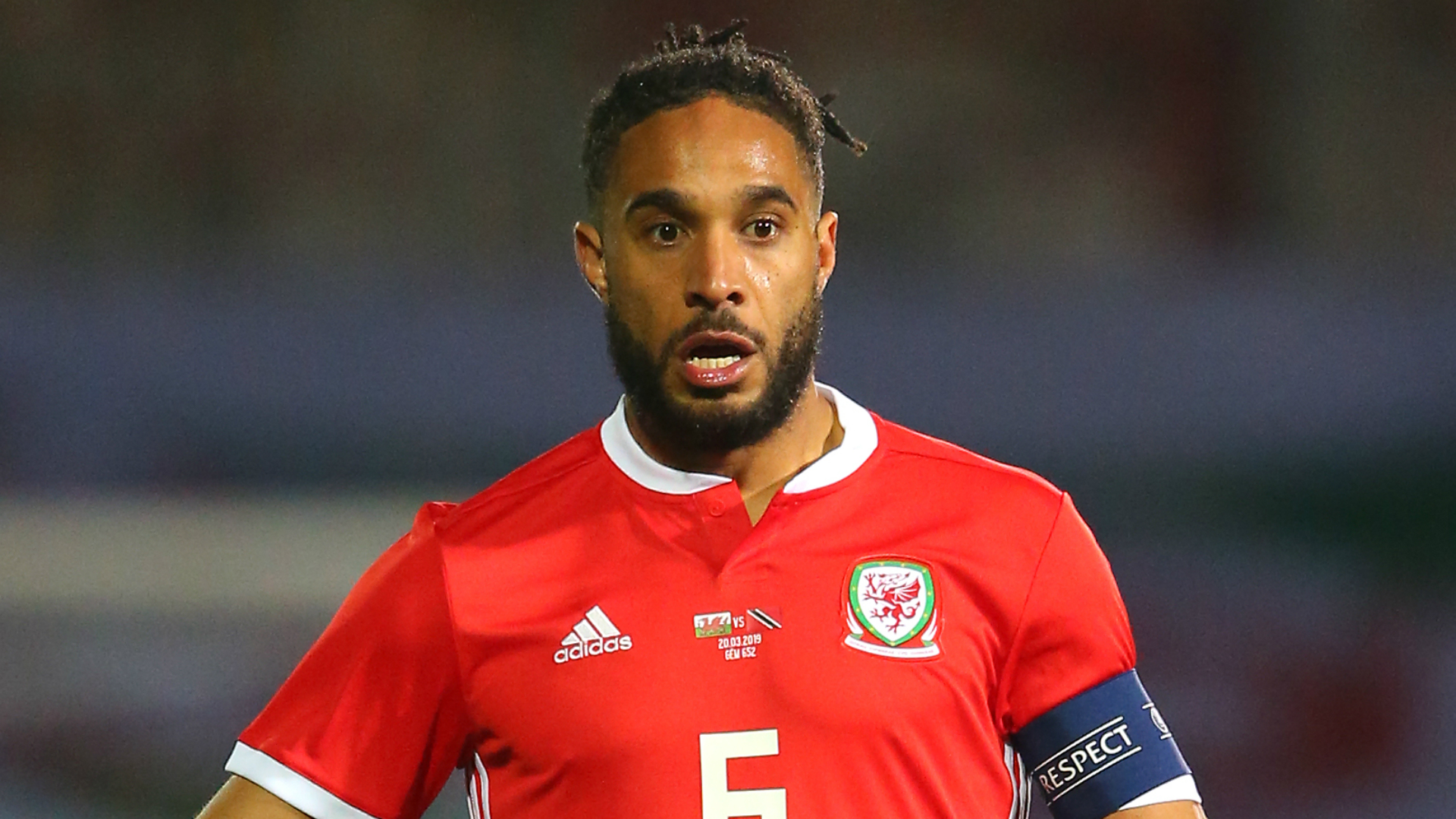 Ashley Williams has signed a short-term contract with Championship promotion hopefuls Bristol City.