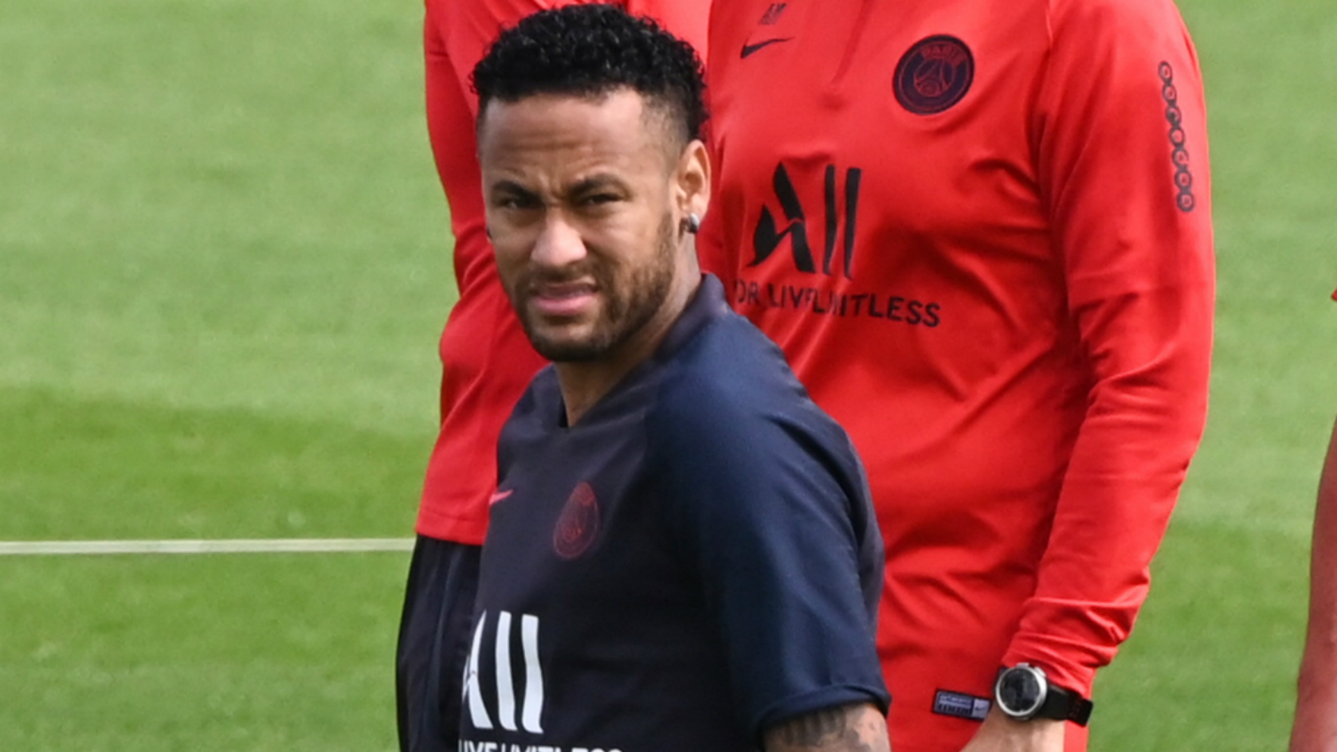 Marseille boss Andre Villas-Boas hailed PSG's Neymar, who is reportedly eyeing a move to Barcelona or Real Madrid.