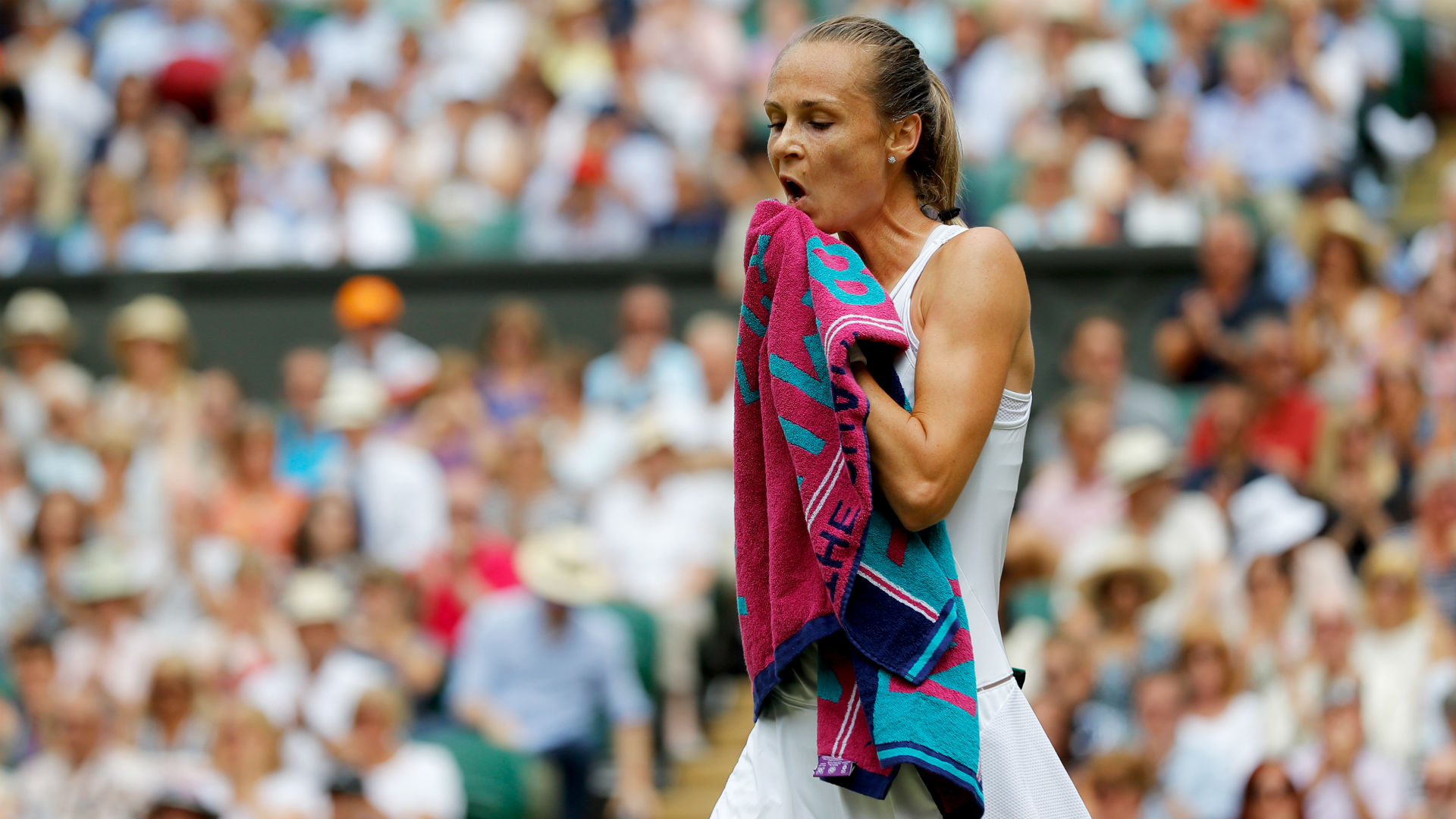 There were contrasting fortunes for seeds Magdalena Rybarikova and Anastasia Pavlyuchenkova at the Linz Open on Monday.