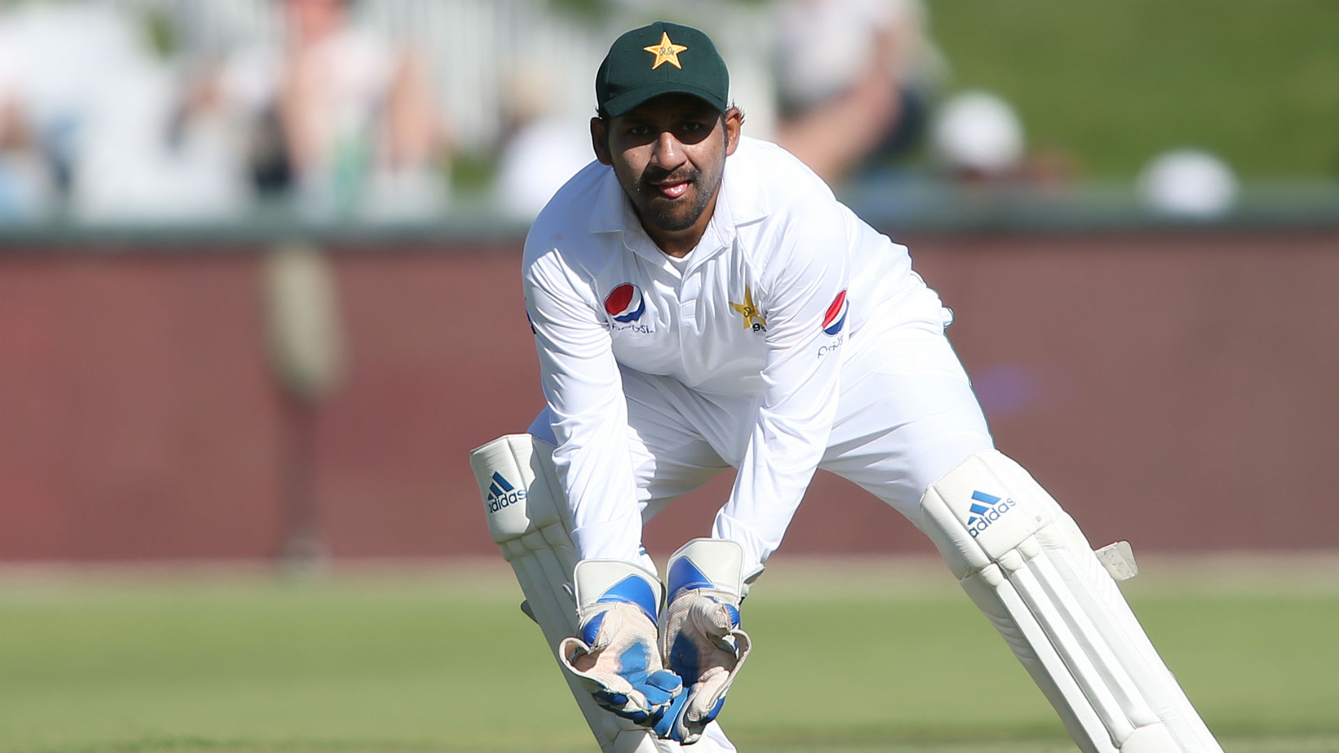 Despite their recent struggles in the Test format, Pakistan captain Sarfraz Ahmed has received the backing of coach Mickey Arthur.