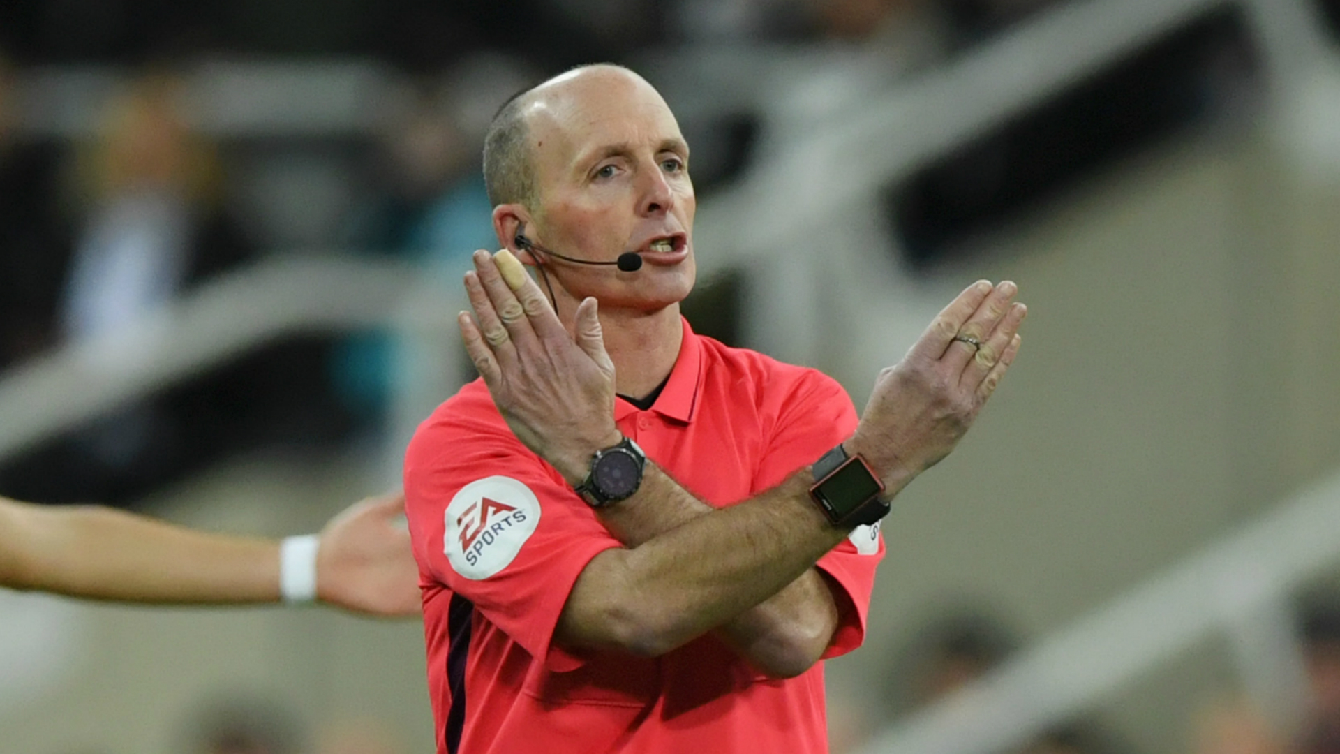 Mike Dean sent off DeAndre Yedlin and denied Ayoze Perez's penalty appeals, leading to Newcastle manager Rafael Benitez calling for VAR.