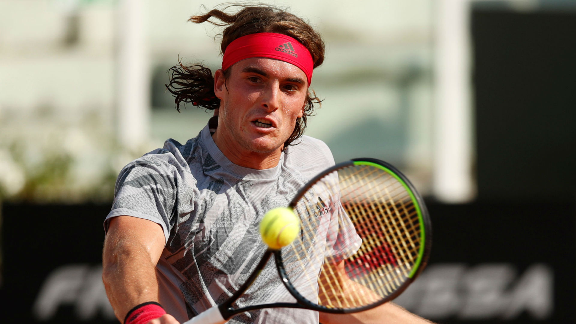 Daniel Evans proved no match for Stefanos Tsitsipas on Wednesday, as the world number six eased into the second round at the Hamburg Open.