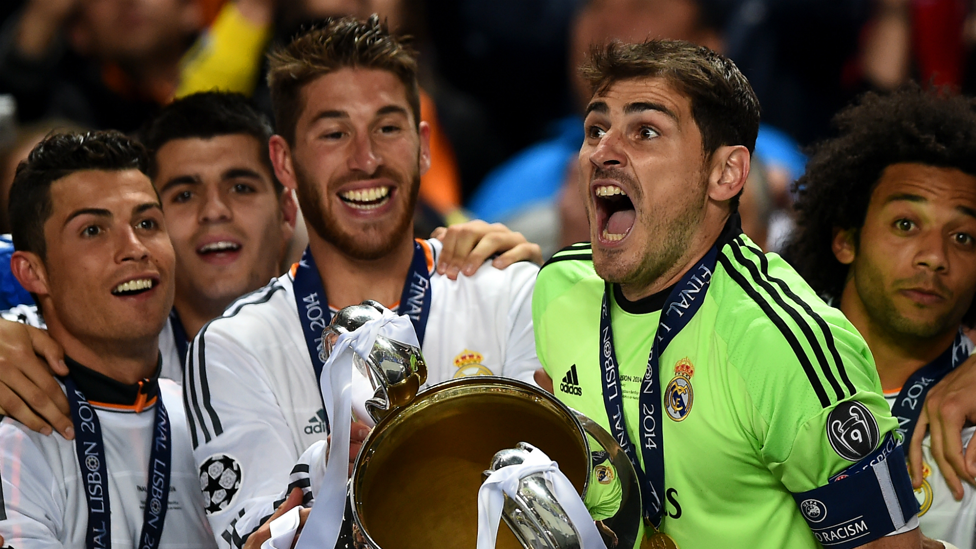 Iker Casillas retires as a Real Madrid and Spain "legend" with big-name former team-mates paying tribute to the goalkeeping great.