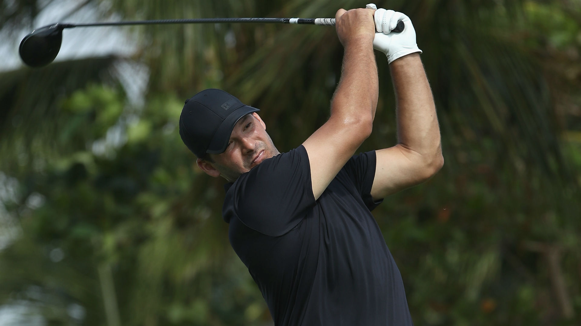 The 38-year-old NFL great held off ex-St Louis Cardinals pitcher Mark Mulder by three points to win the celebrity tournament at Lake Tahoe.