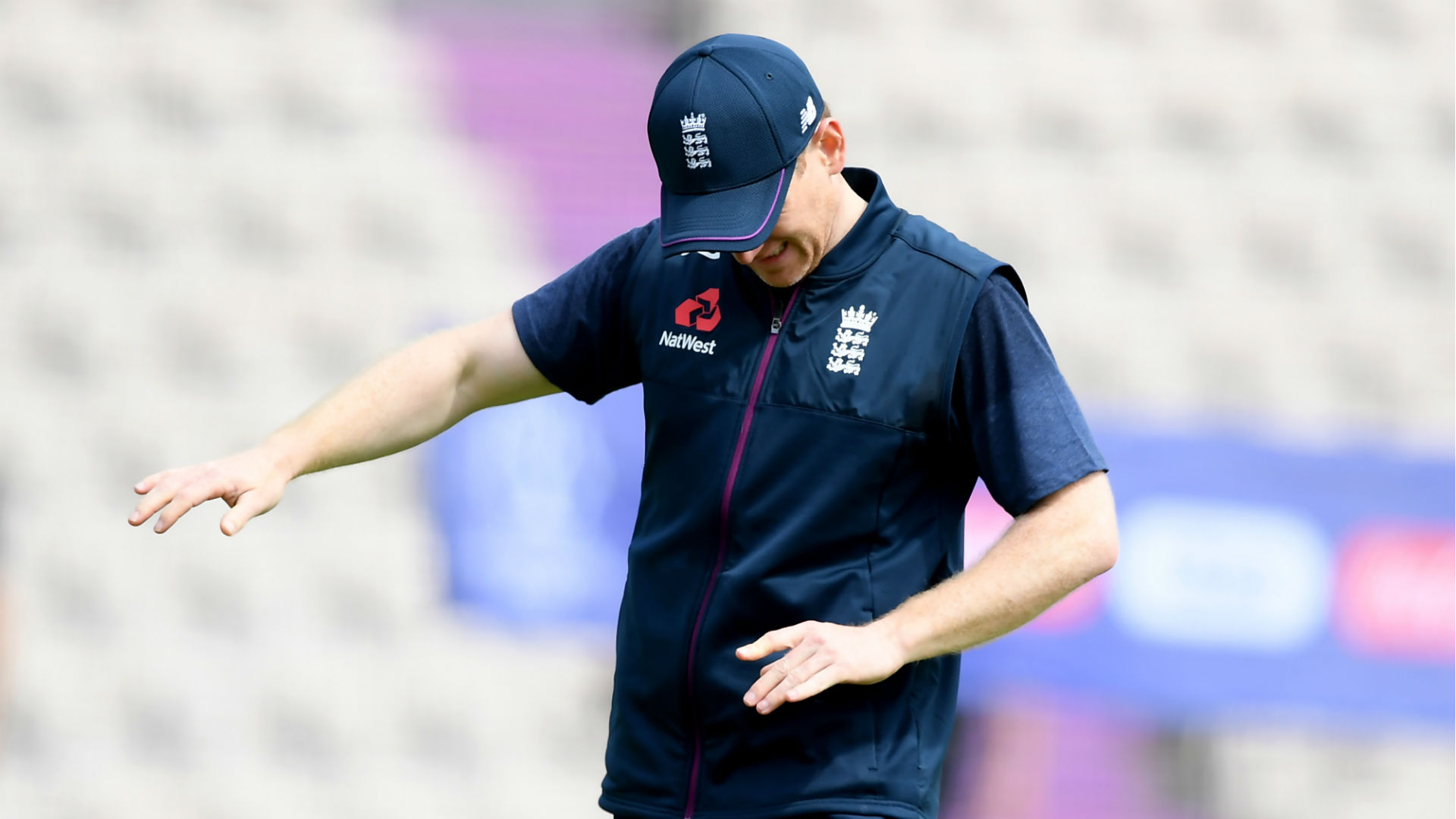 With the Cricket World Cup looming on the horizon, England captain Eoin Morgan suffered a finger injury in training on Friday.