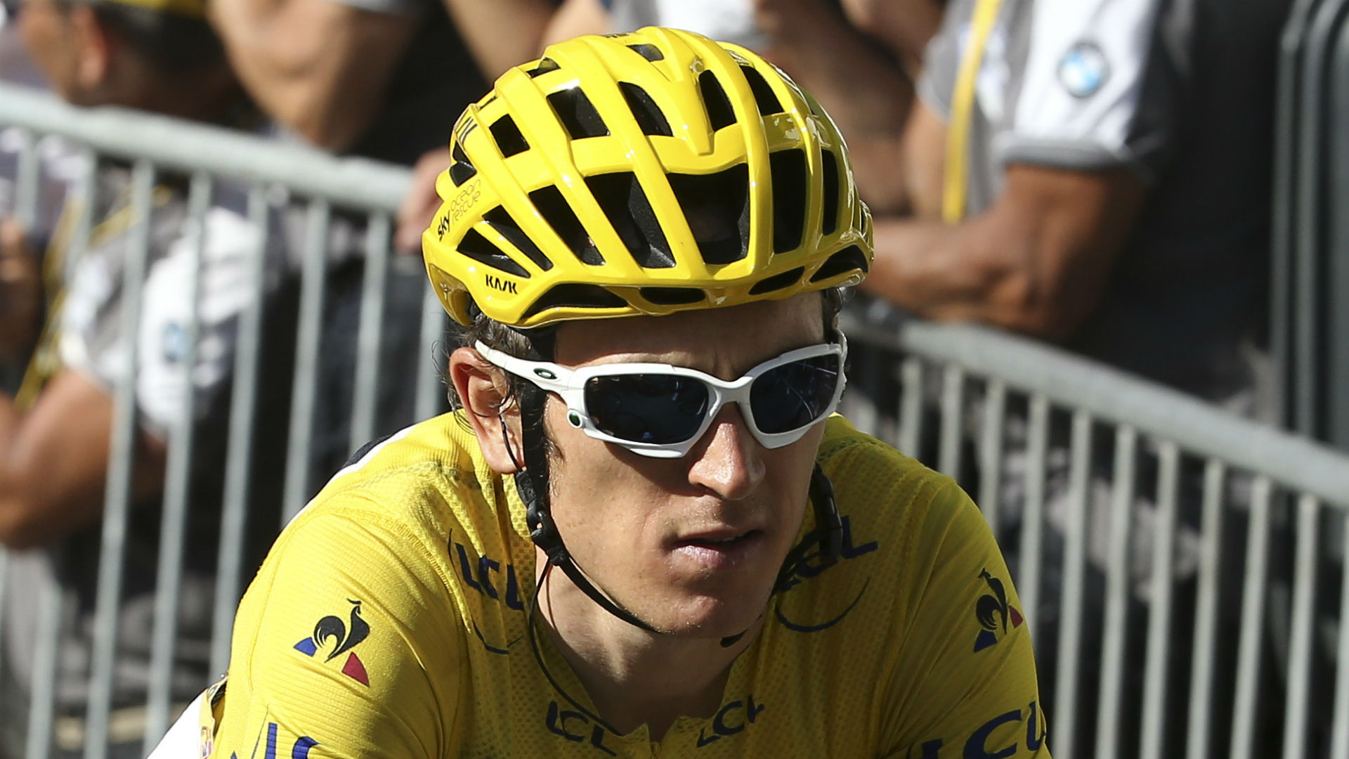 Geraint Thomas has appealed for whoever stole the Tour de France trophy to have the "good grace" to return it.