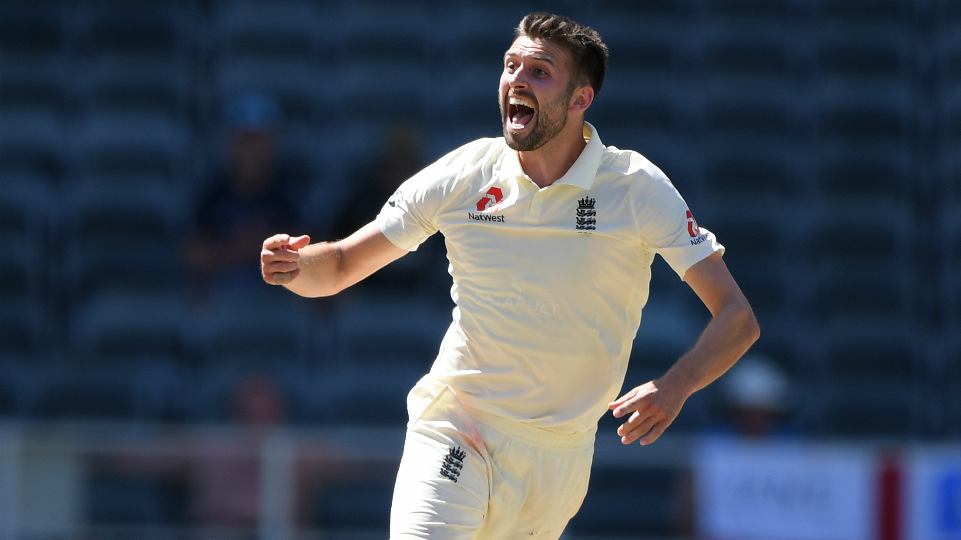 Mark Wood took four wickets in the second innings as England defeated South Africa to seal the series with a day to spare.