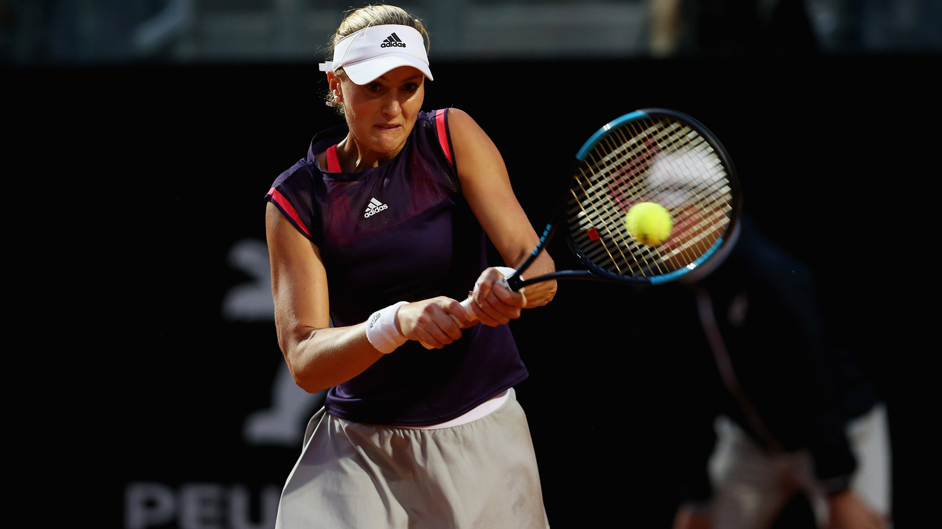 Kristina Mladenovic and Donna Vekic were among the winners in the first round of the Nottingham Open.