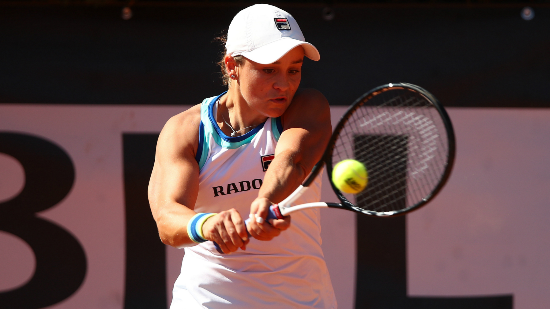 It was a miserable day at the Internationaux de Strasbourg, as top seed Ashleigh Barty pulled out and rain arrived.