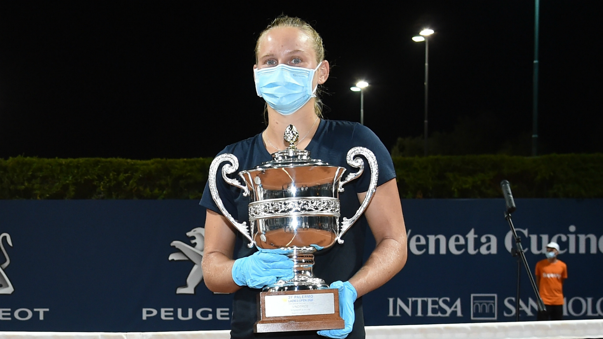 Fiona Ferro followed up her win over home hope Camila Giorgi by beating Anett Kontaveit in the Palermo Open final.