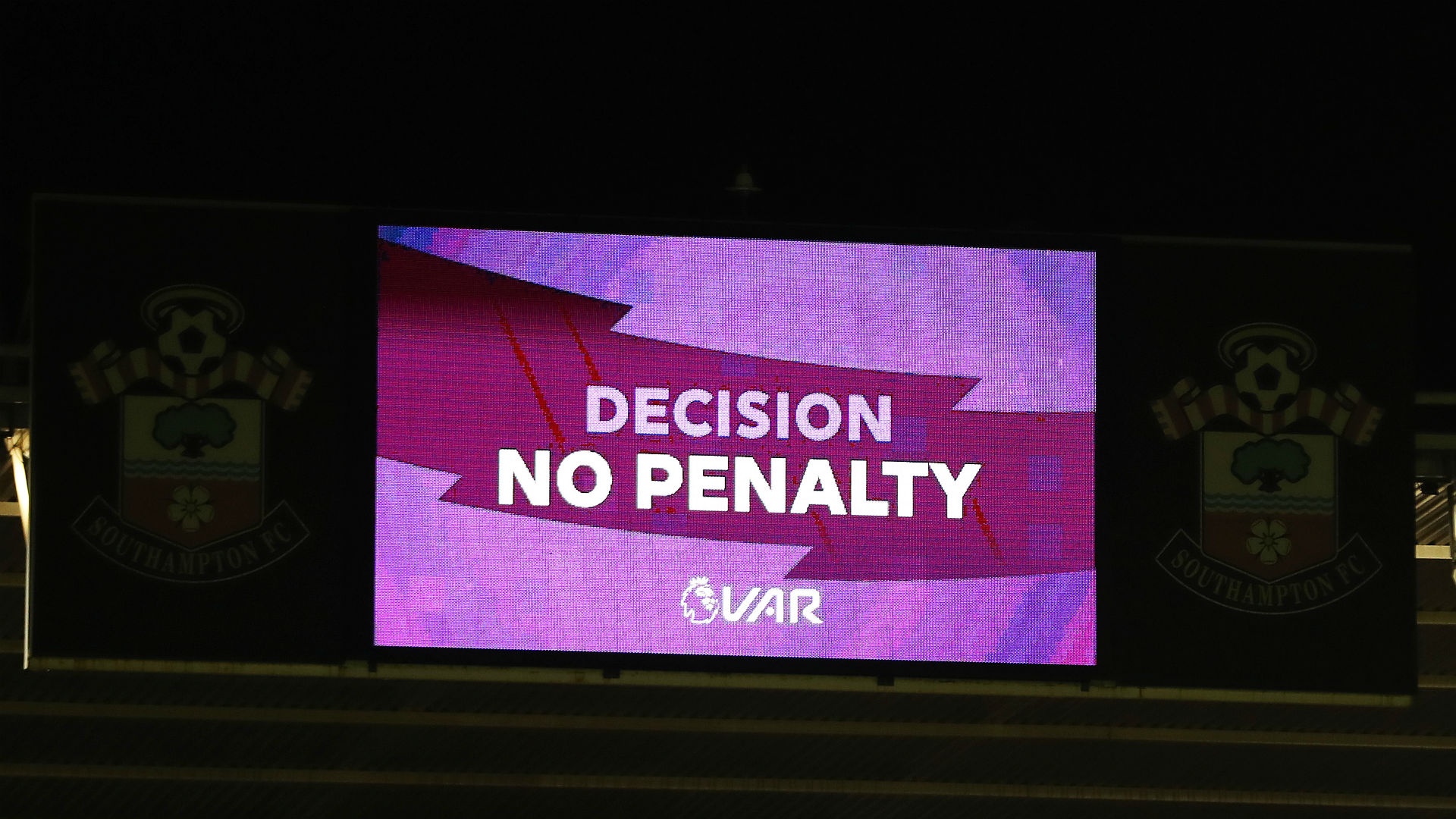 VAR can work in the Premier League, according to Arsene Wenger, and the former Arsenal manager believes pitchside monitors should be used.
