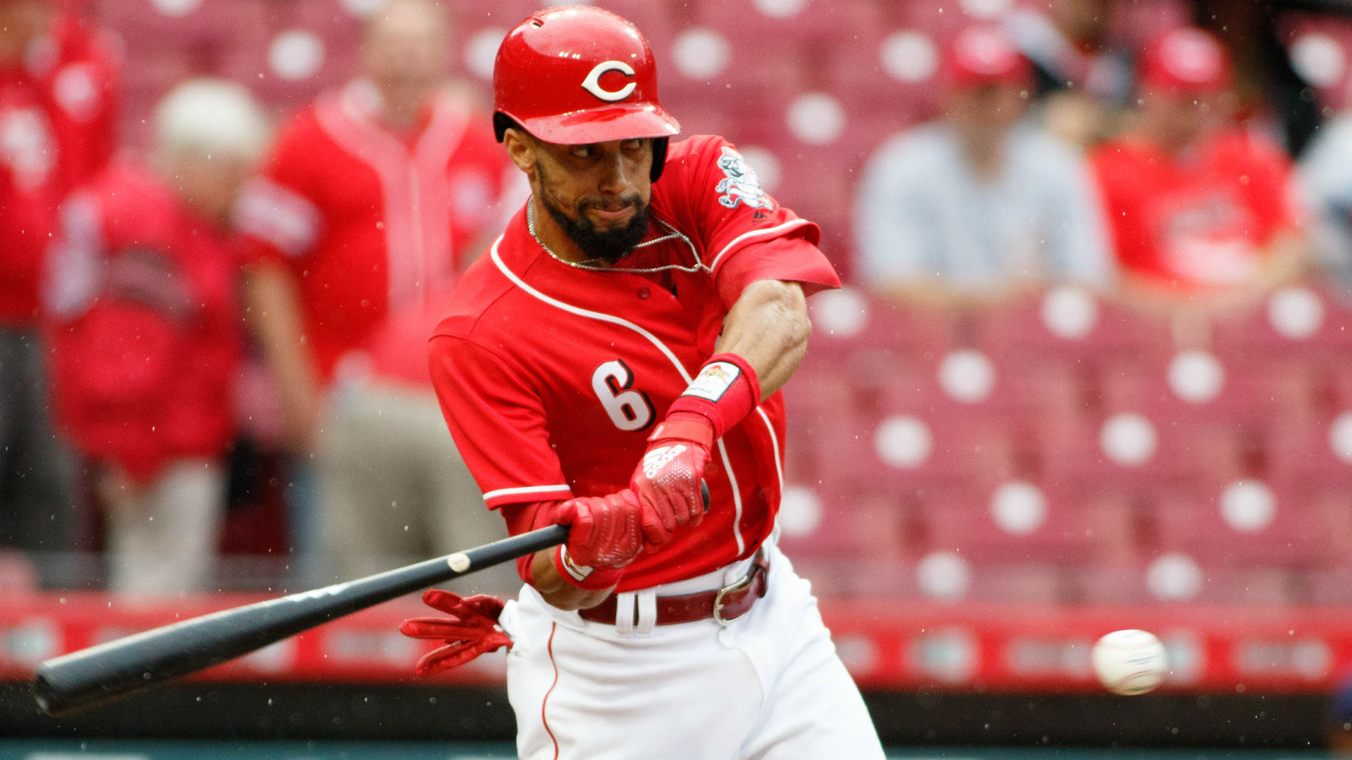 Hamilton, a second-round draft pick of the Reds in 2009, became a free agent last week after he was non-tendered by Cincinnati.