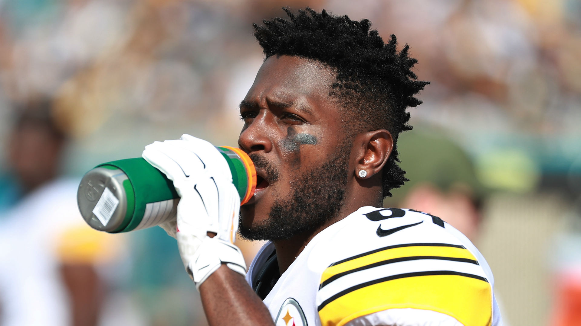 In an episode of Hard Knocks, Oakland Raiders wide receiver Antonio Brown explained how he sustained a foot injury when having cold therapy.