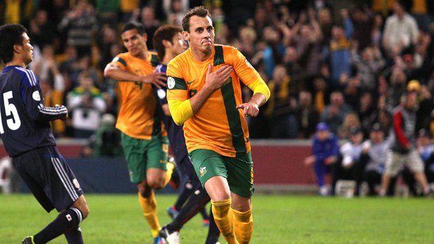 Sydney FC have signed former Socceroos defender Luke Wilkshire.