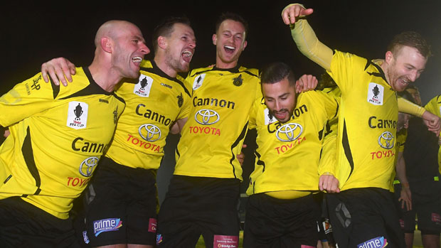 heidelberg-players-celebrate-following-their-win-over-perth-glory_19ex5y2by0ao61e2a564311i4f.jpg