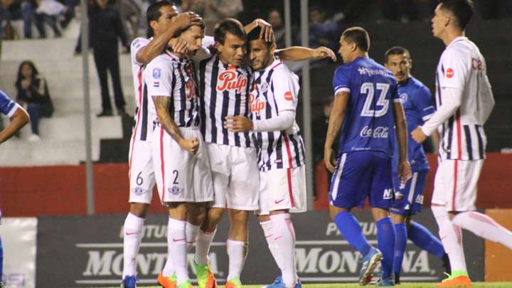 Libertad gana y sigue firme en la punta del Apertura