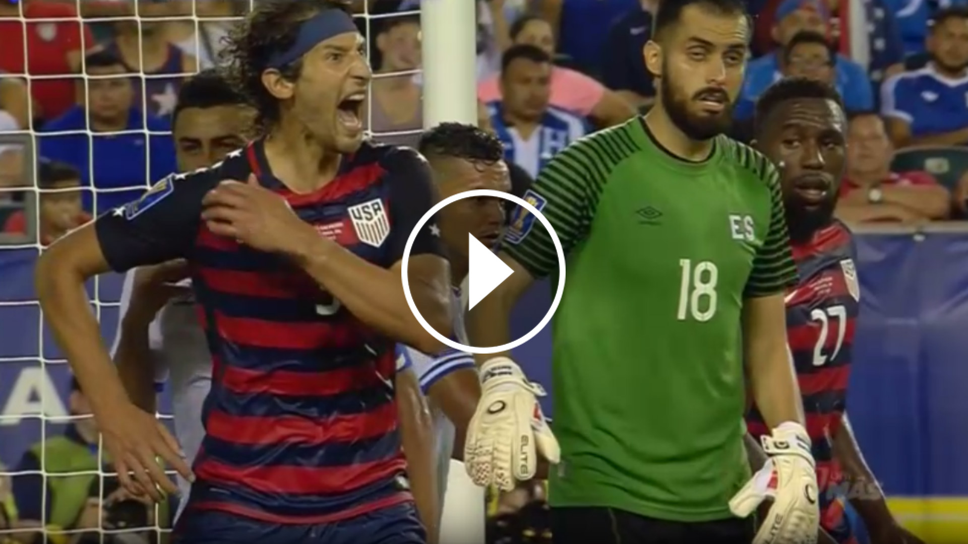 Al mejor estilo de Luis Suárez salvadoreño muerde a Jozy Altidore Al mejor estilo de Luis Suárez salvadoreño muerde a Jozy Altidore