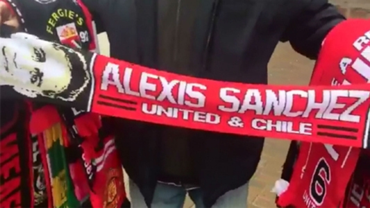 ¡Ya se venden las bufandas del Manchester con el rostro de Alexis! | Goal.com