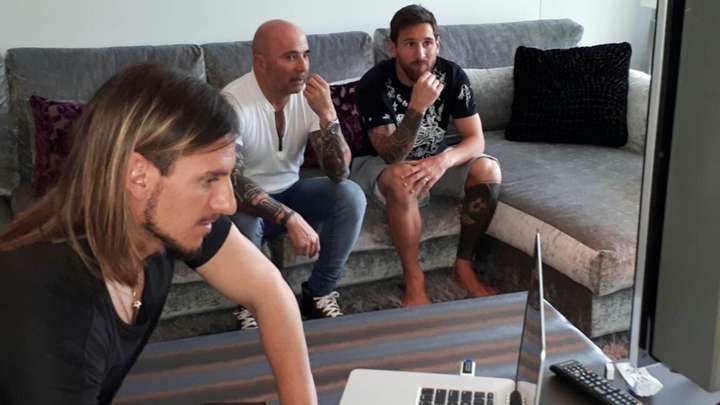 Messi recibió a Sampaoli con un asado en su casa de Barcelona