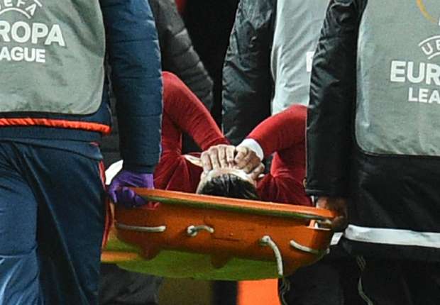 Rojo stretchered off as Man Utd defensive injury crisis continues