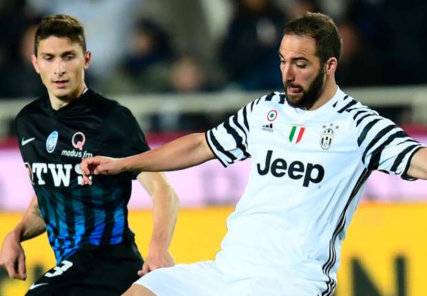 Atalanta-Juventus, Caldara strappa un sorriso ad Allegri: 