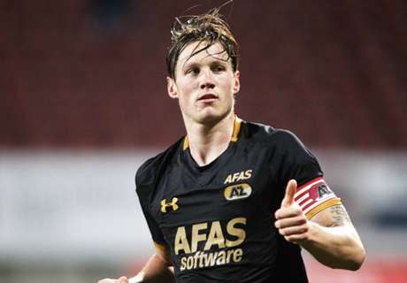 Weghorst neemt AZ op sleeptouw