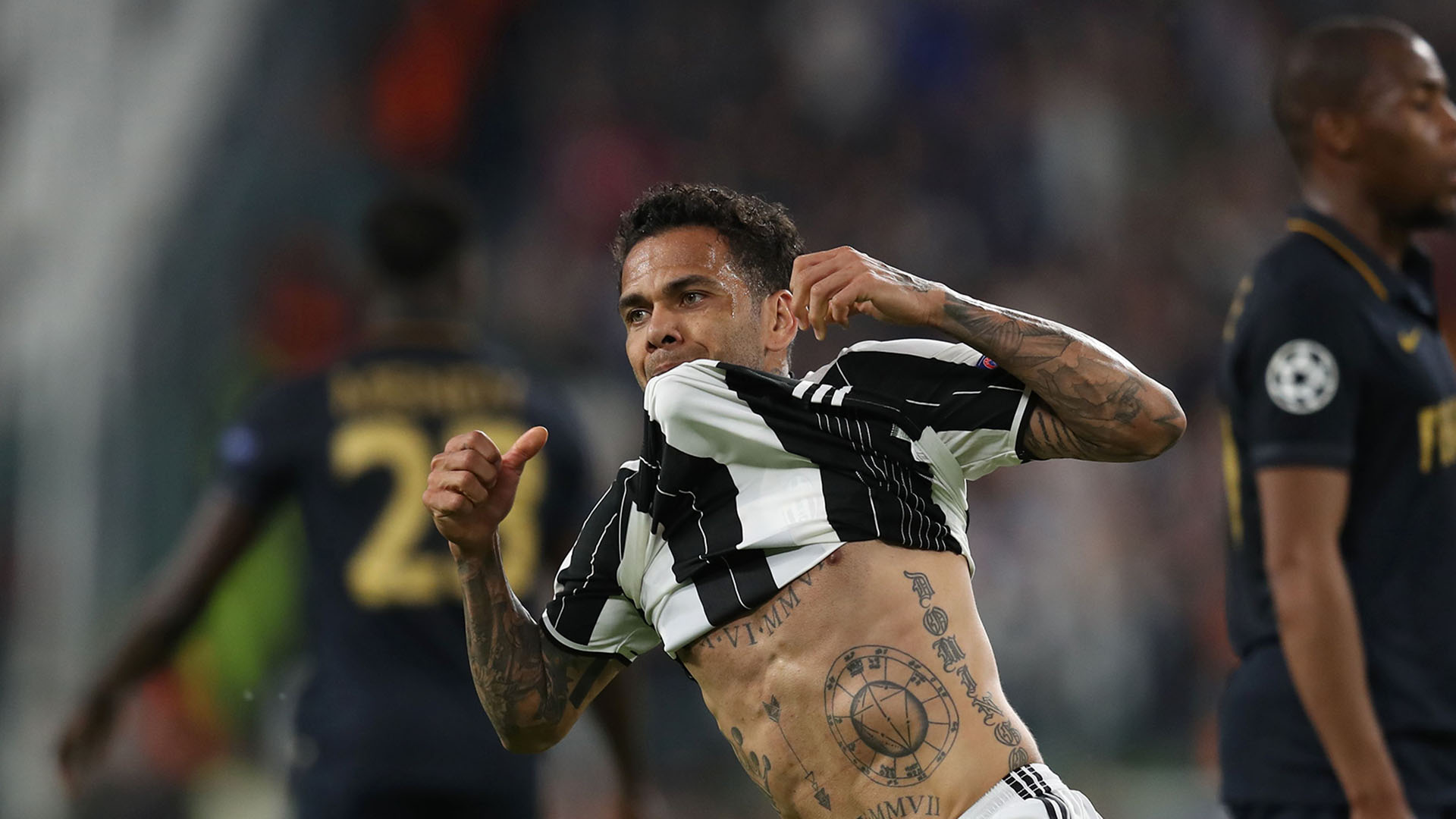 Dani Alves' volley against Monaco is a jaw-dropper