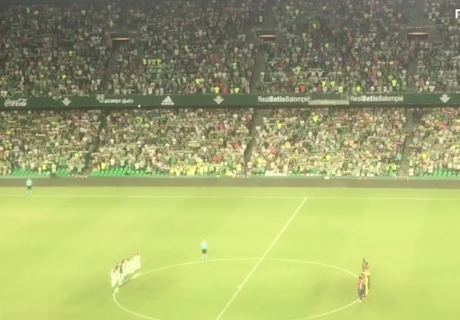 El imponente minuto de silencio del Betis por México