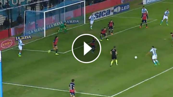 VIDEO: ¡Bombazo! Acuña no dudó y fusiló a Navarro, ante la mirada de Sampaoli