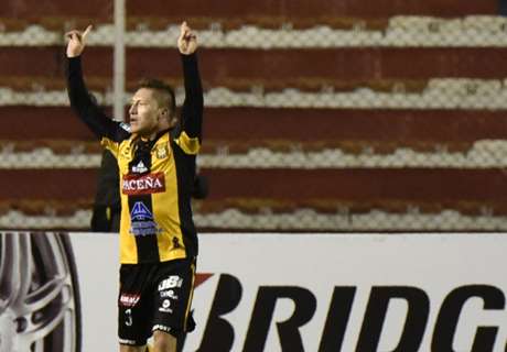 WATCH: Chumacero foils handball