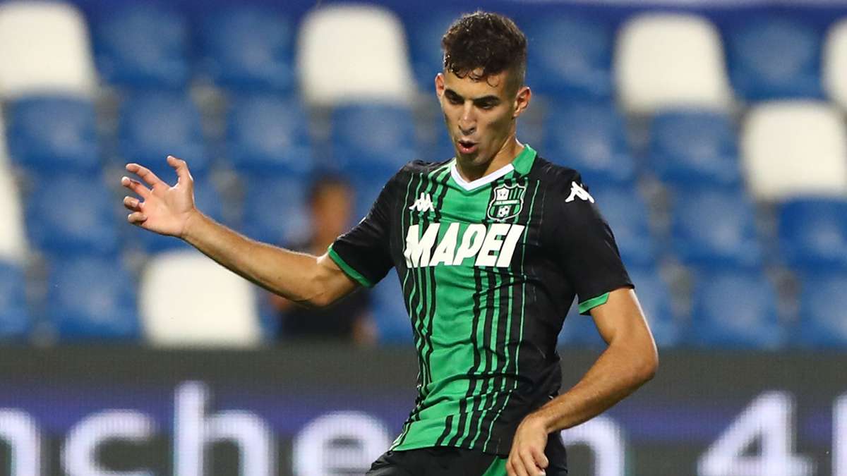 Bologna-Sassuolo, Muldur ammonito per fallo di mano: cerca di ‘parare’ il goal di Barrow