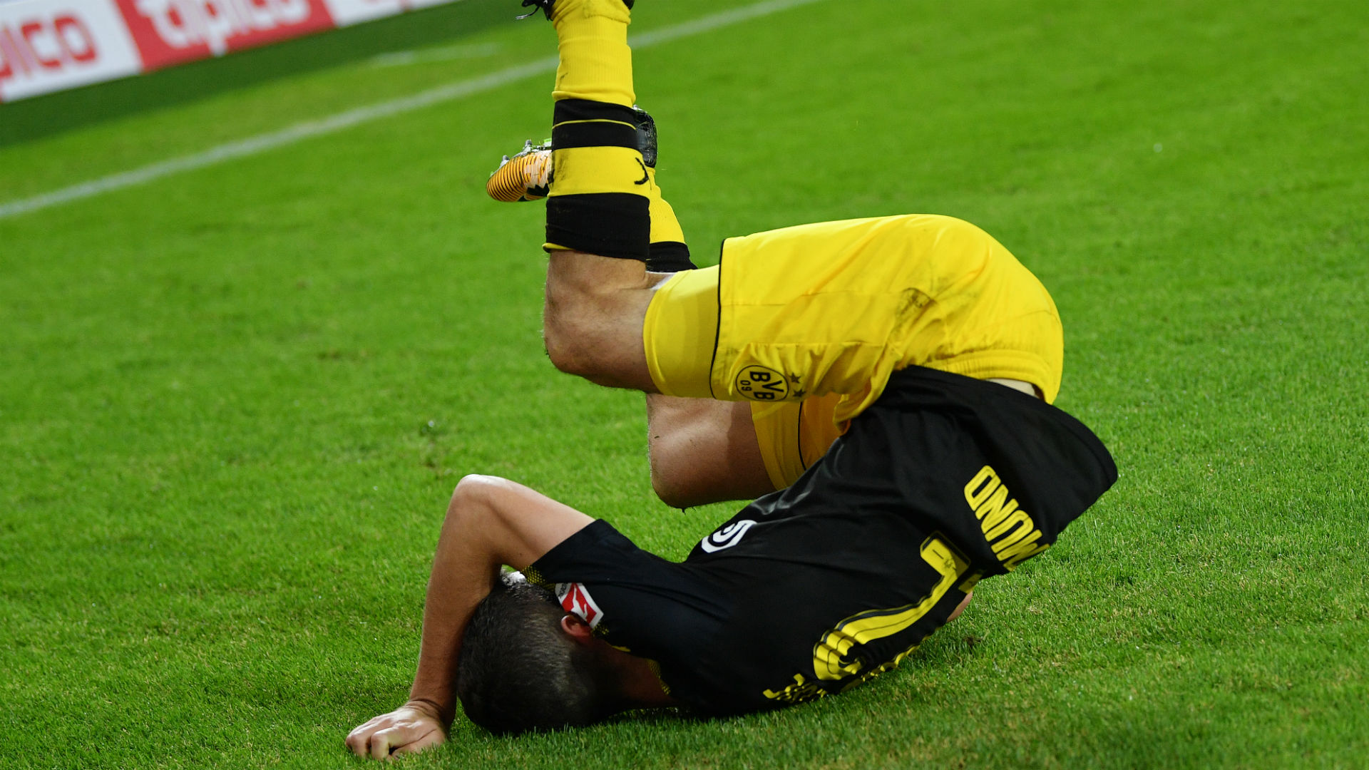Bundesliga Twitter mocks Christian Pulisic’s failed celebration | Goal.com
