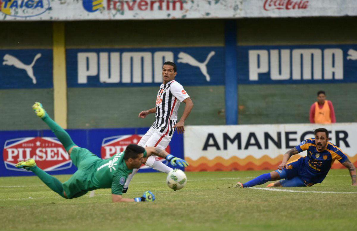 Choque de alto voltaje en feudo luqueño — PARAGUAY
