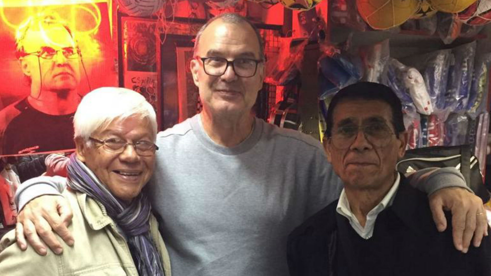 La sorpresiva visita de Marcelo Bielsa al centro de Santiago