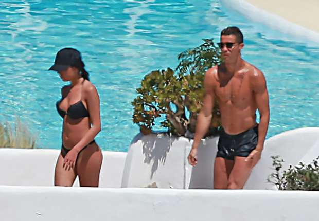Ronaldo ontspant met vriendin op Ibiza - Goal.com