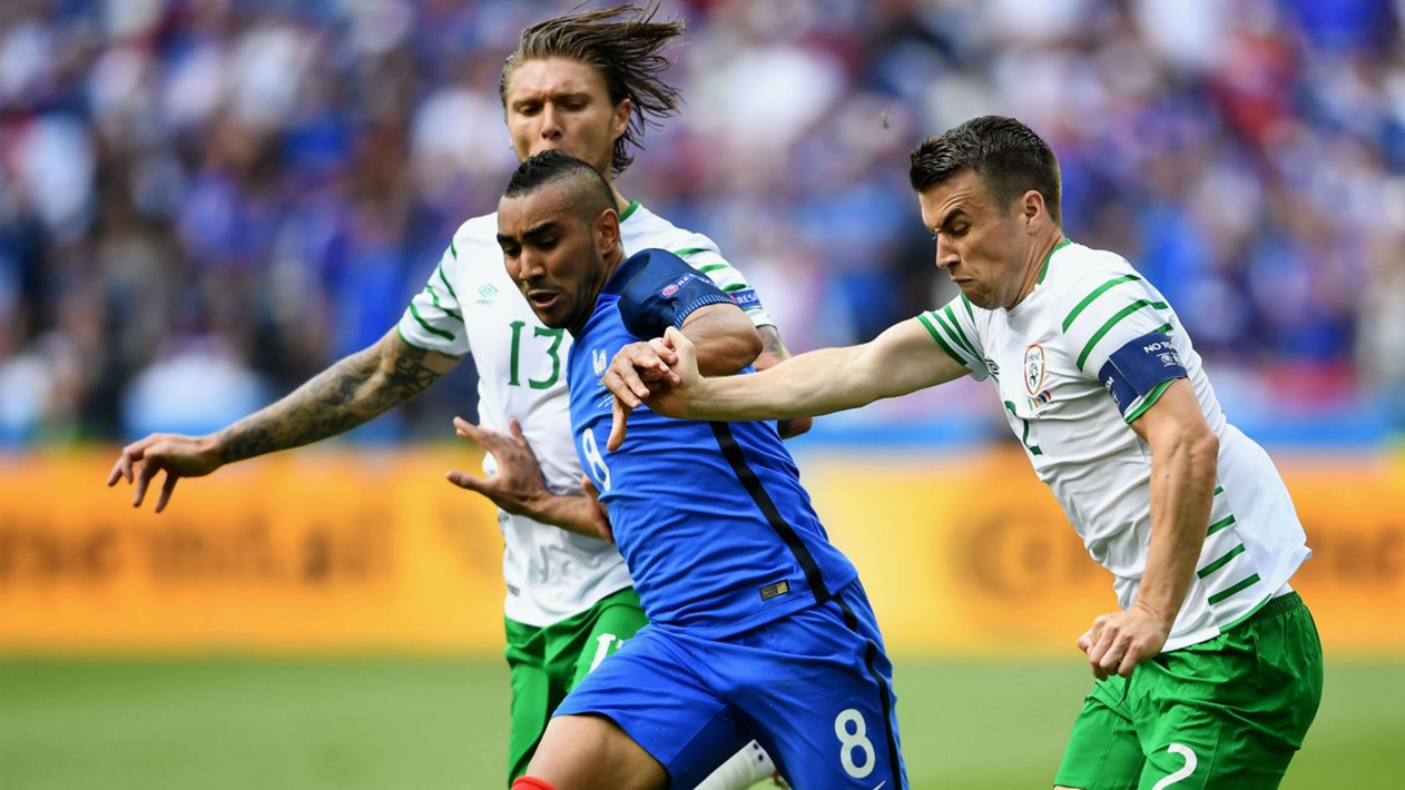 http://images.performgroup.com/di/library/GOAL/6e/90/dimitri-payet-seamus-coleman-france-ireland-uefa-euro-2016-26062016_13iocq1p6md0m1kghu434knwhd.jpg?t=-1931861435&quality=90&h=710