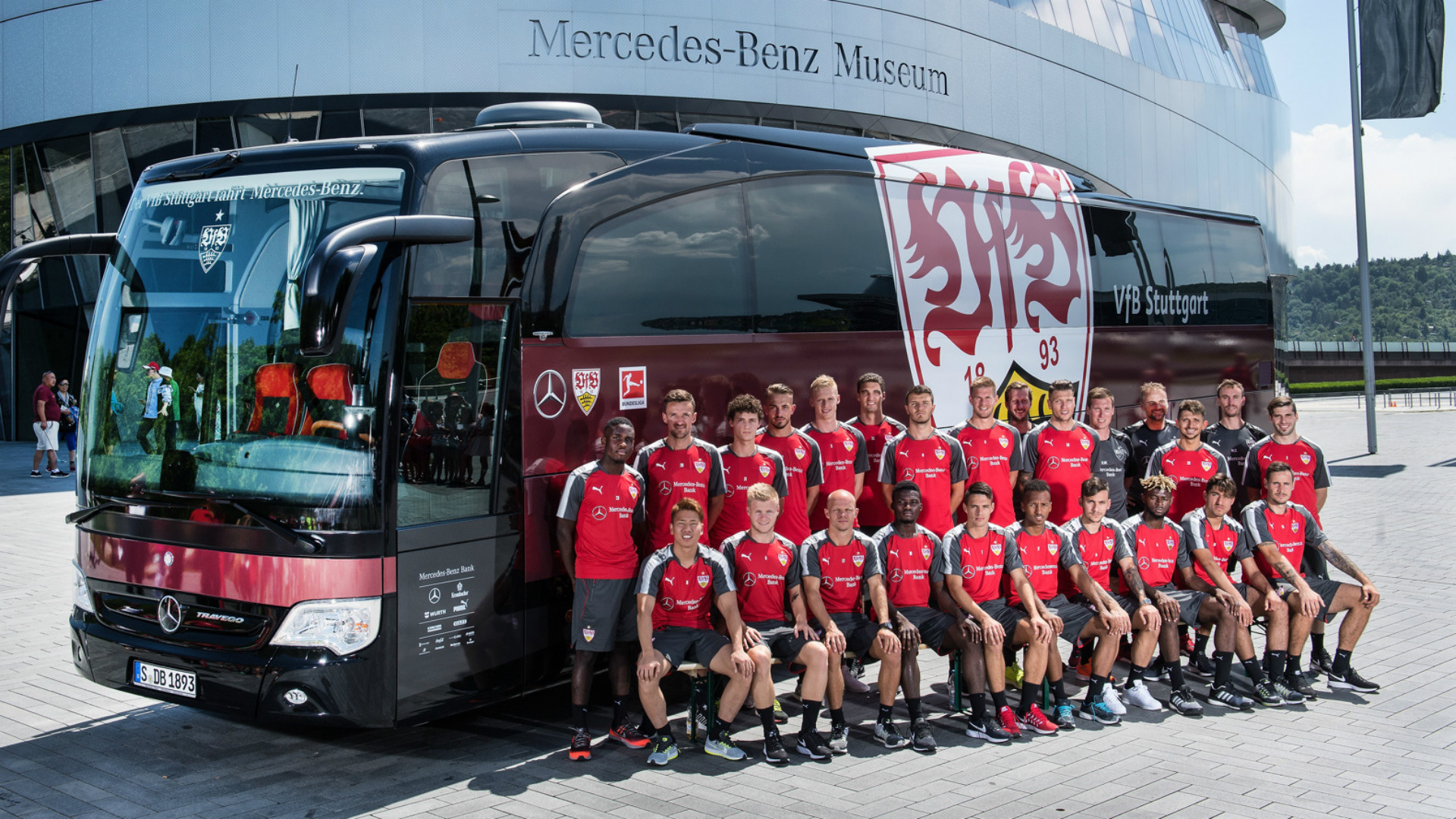 Neuer Mannschaftsbus Fur Den Vfb Stuttgart