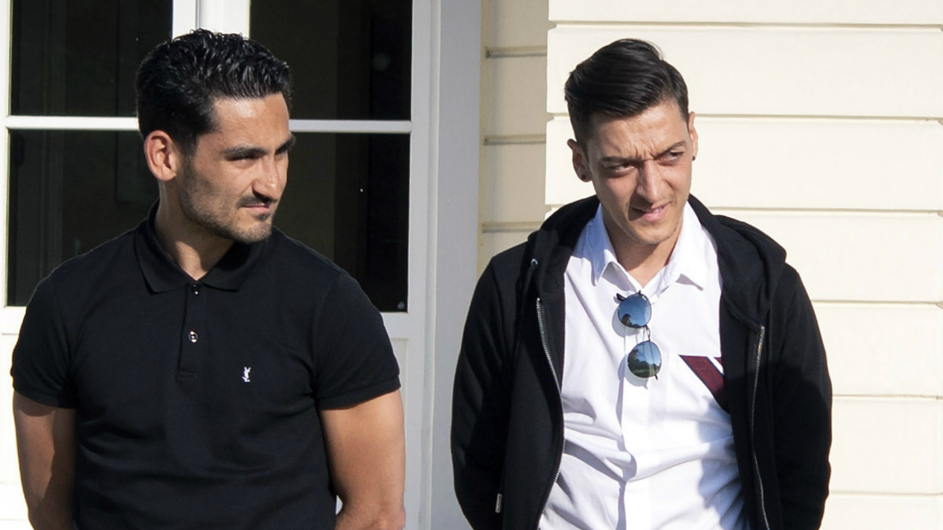 Ozil & Gundogan not playing politics with Erdogan picture, says Low