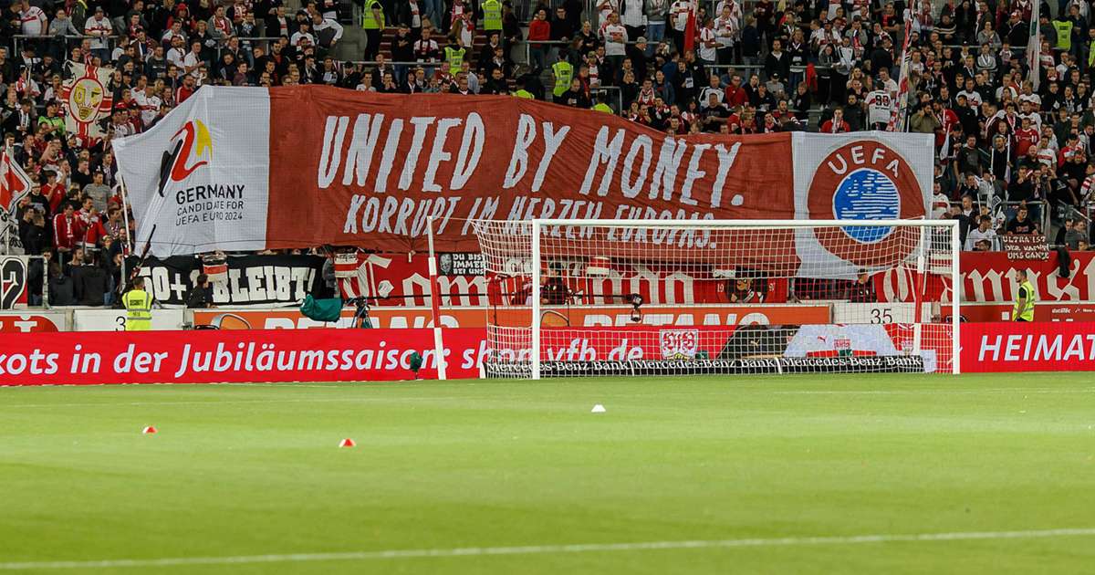 Bei Spiel Gegen Fortuna Dusseldorf Vfb Stuttgart Fans Demonstrieren Gegen Em Bewerbung