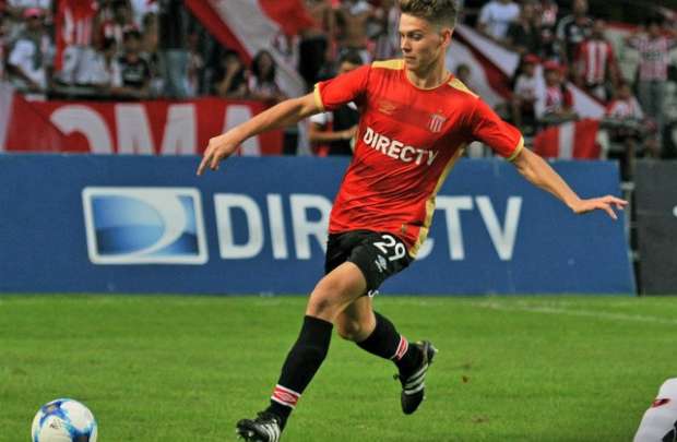 Verón confirmó la venta de Foyth a PSG