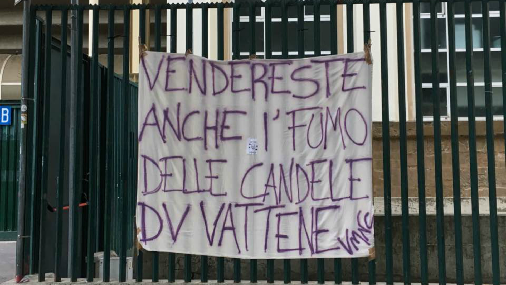 Fiorentina, striscione contro Della Valle Fiorentina, striscione contro Della Valle